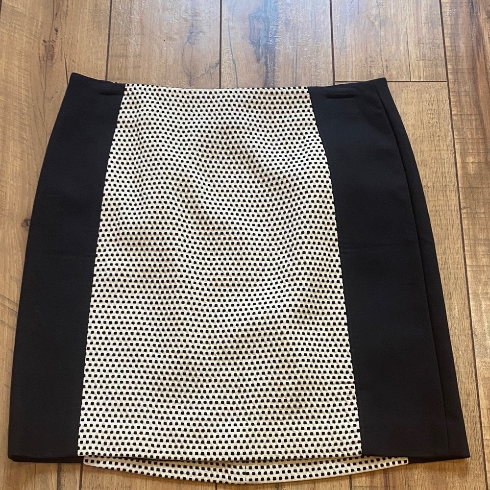 LOFT Black and White Pencil Skirt